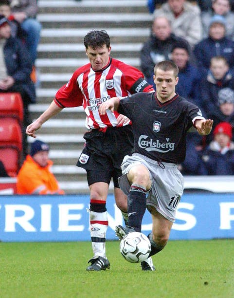 Liverpool\'s Michael Owen accelerates away from Southampton\'s Jason- Old Photo