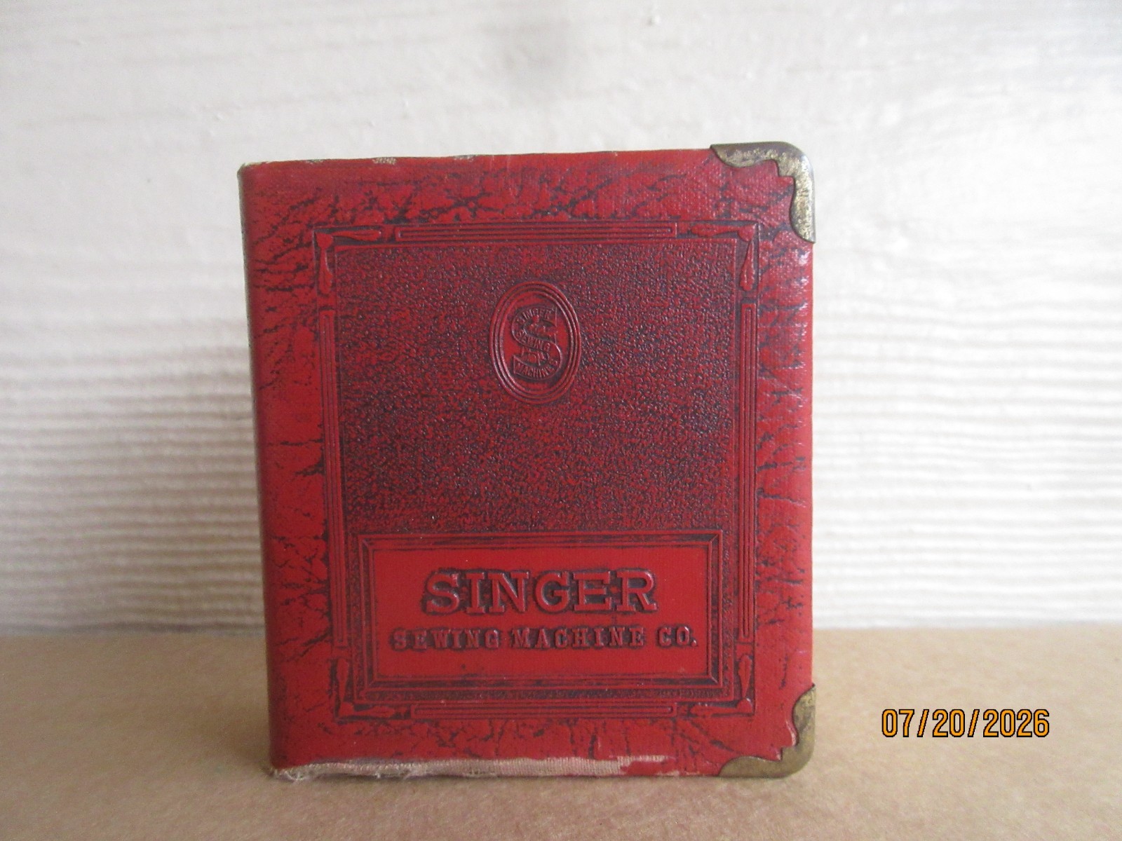 Vintage Book Style Singer Red Sewing Machine Co. Budget Coin Bank No Key