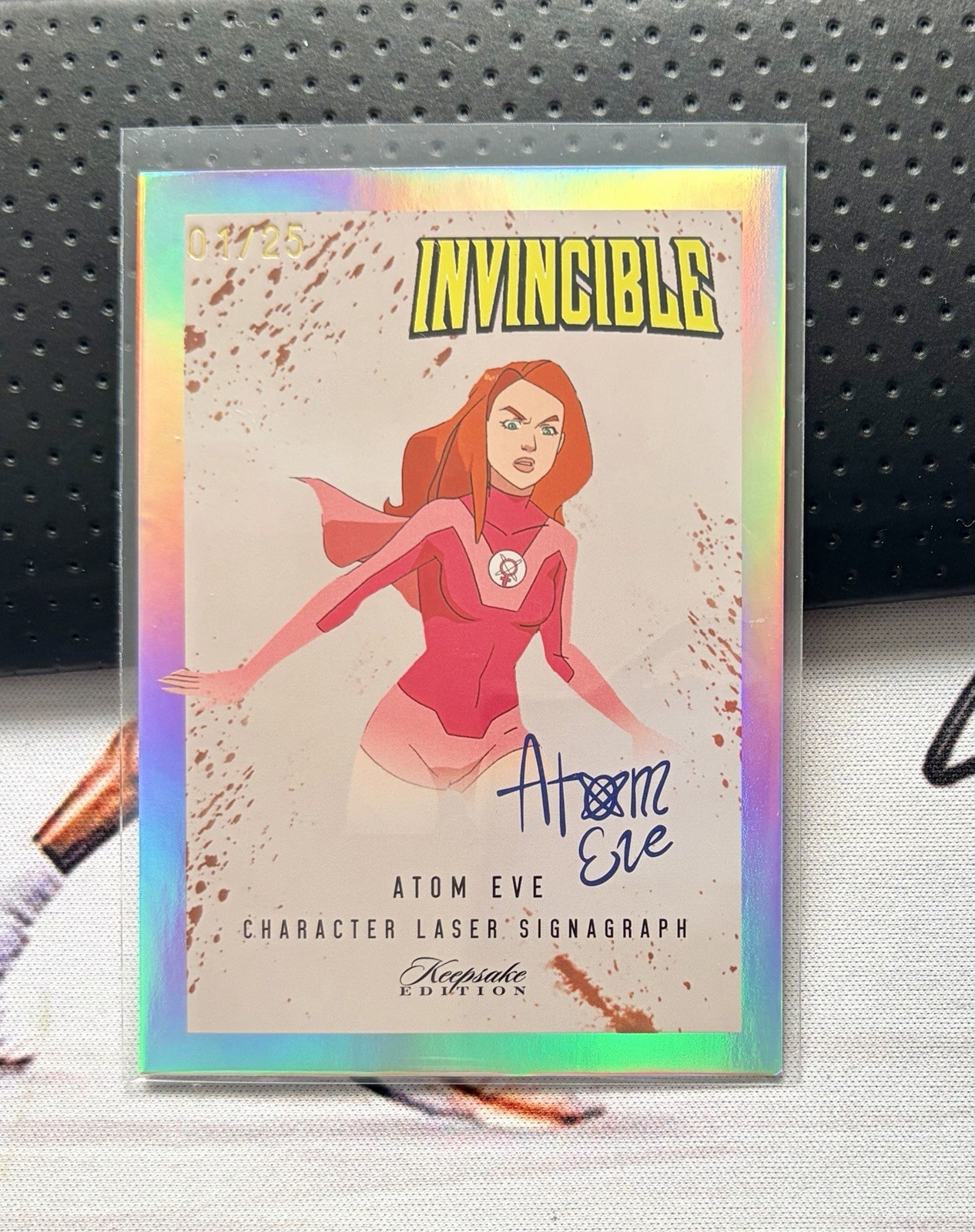 Invincible Keepsake Atom Eve Laser Signagraph #323 Holo 1/25