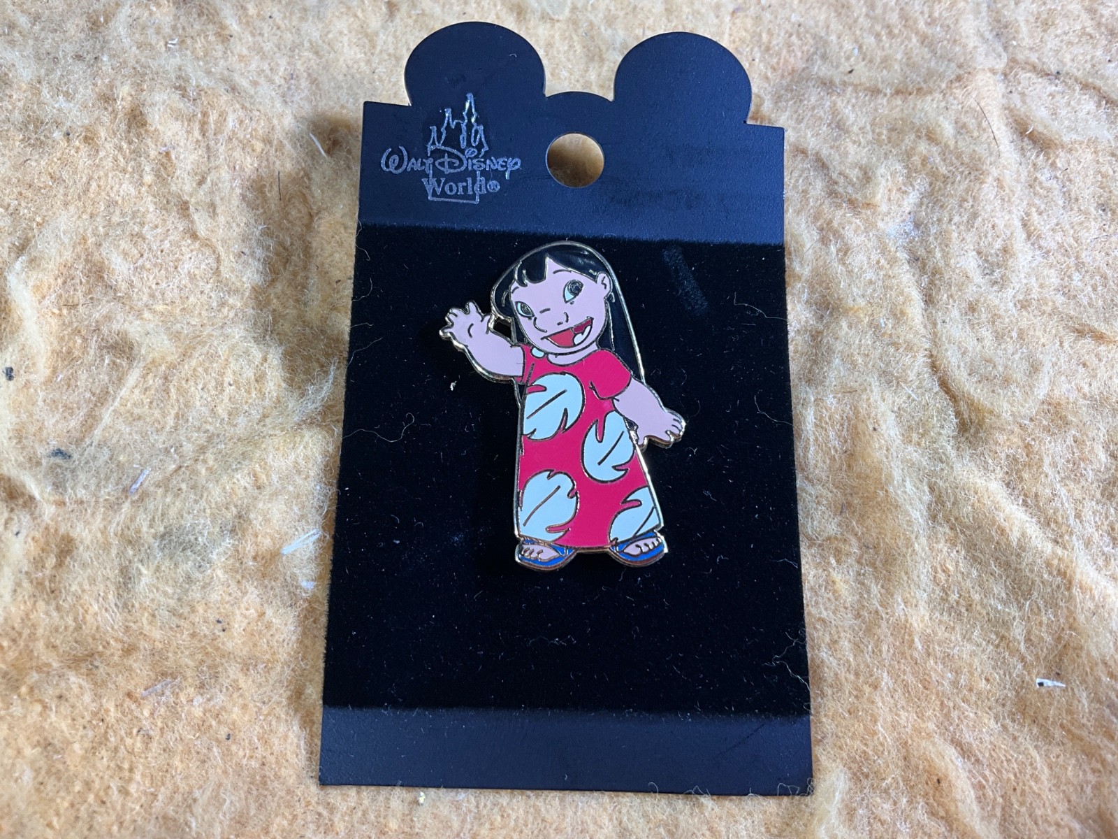 W12-63 DISNEY PIN - LILO IN A HAWAIIAN DRESS / FROM LILO & STITCH - 2002 - NEW