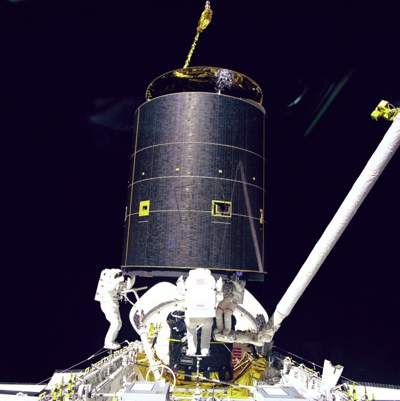 STS-49 Endeavour Satellite (INTELSAT) VI EVA Spacewalks 12X12 PHOTOGRAPH