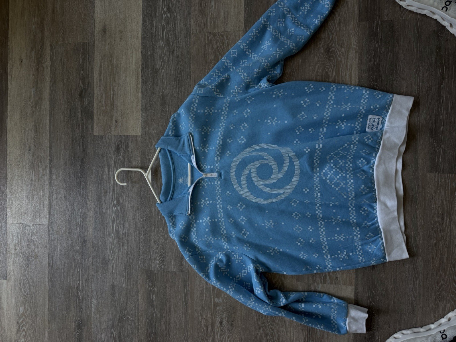 DISNEY EPCOT Blue/White FIGMENT Festival of the Holidays PULLOVER SWEATER XL