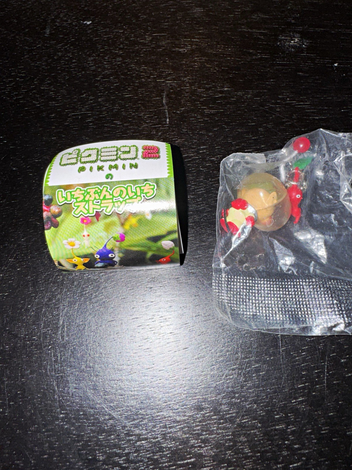 Pikmin 2 Olimar and red pikmin Keychain Strap Agatsuma Nintendo Gashapon 2004