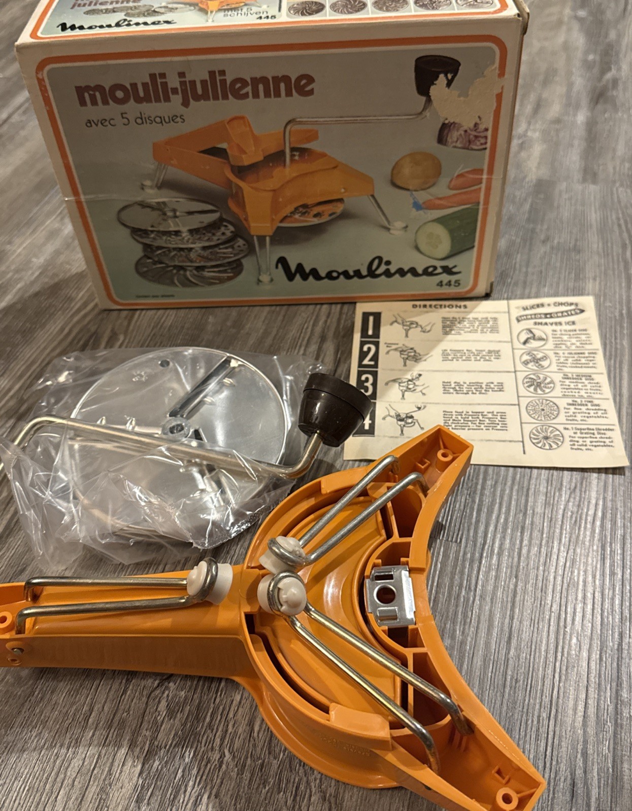 Vintage Moulinex 445 Mouli-Julienne 5 Discs Slicer Shredder Orange W Box MCM