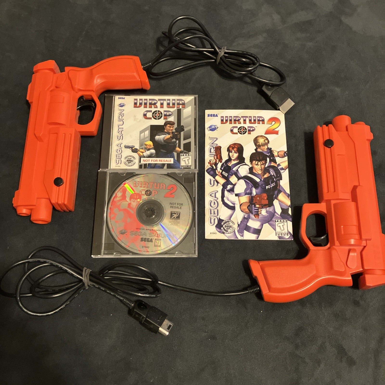 Sega Saturn Virtua Cop 1 + Virtua Cop 2, both manuals, 2 stunner gun controllers