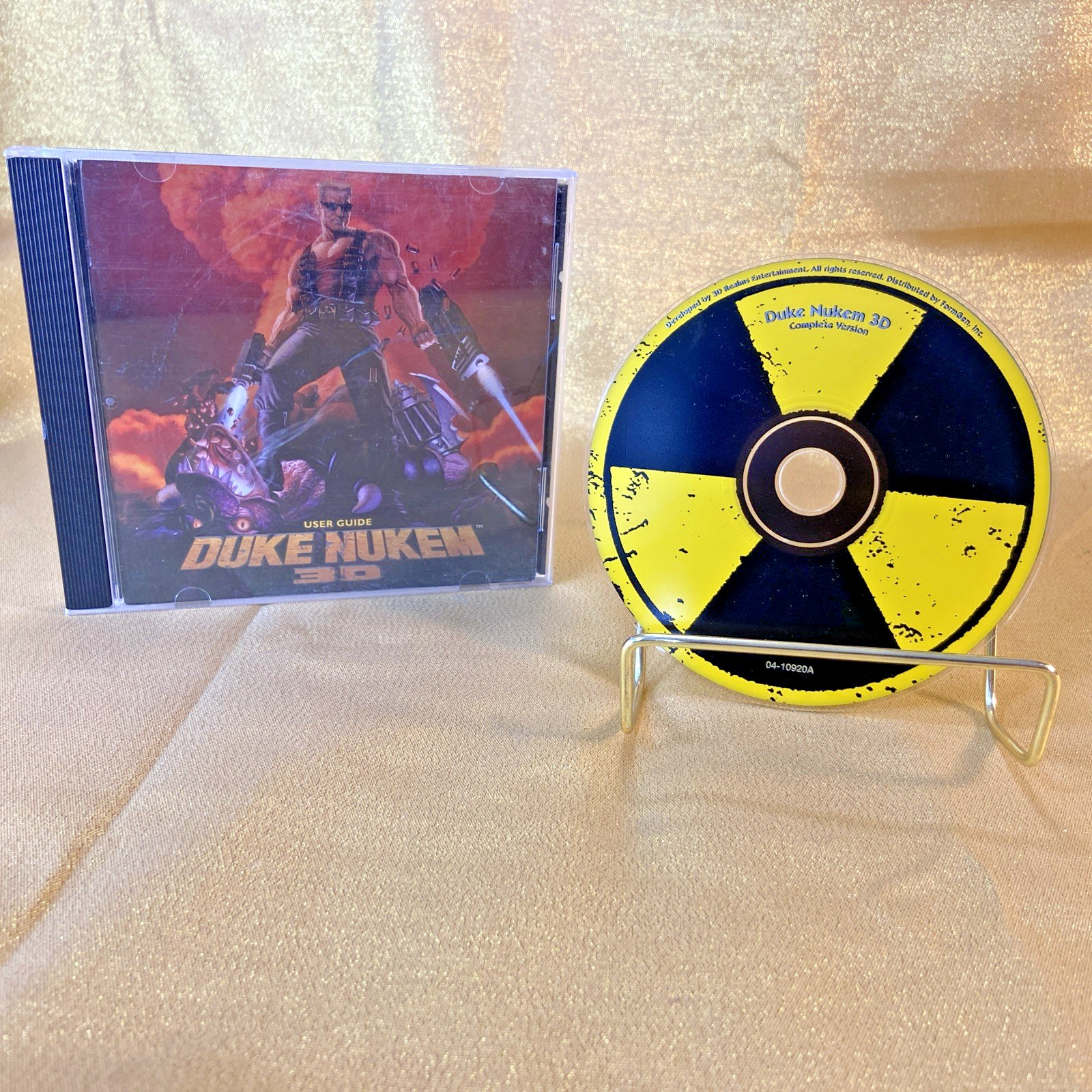 Duke Nukem 3D “Complete Version” PC CD ROM 1996 3D Realms - Disc & Manual