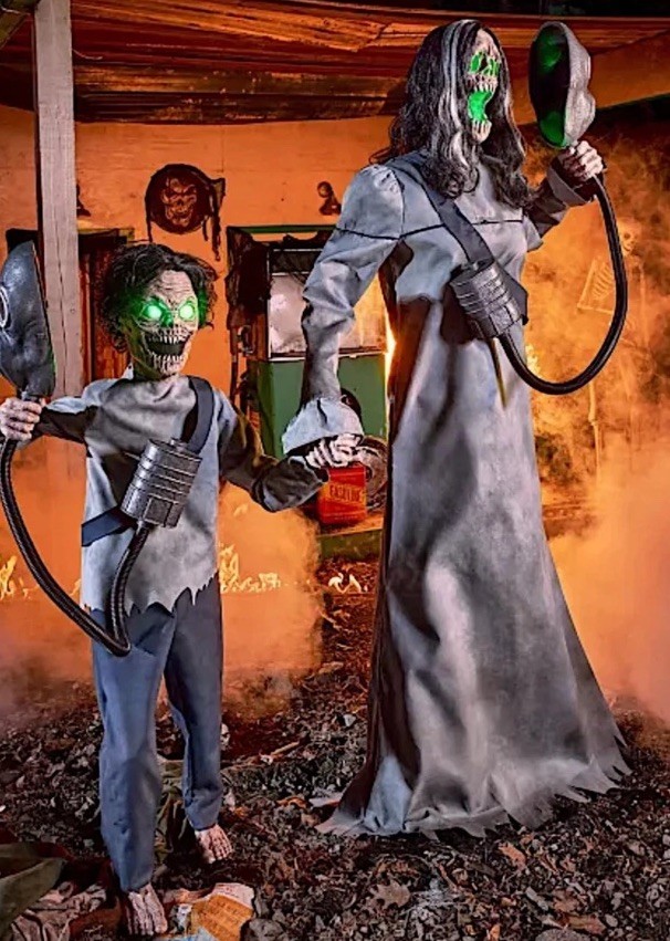 5 Ft 7 In Animated Doomsday Duo Halloween Animatronic Prop Spirit 2026.