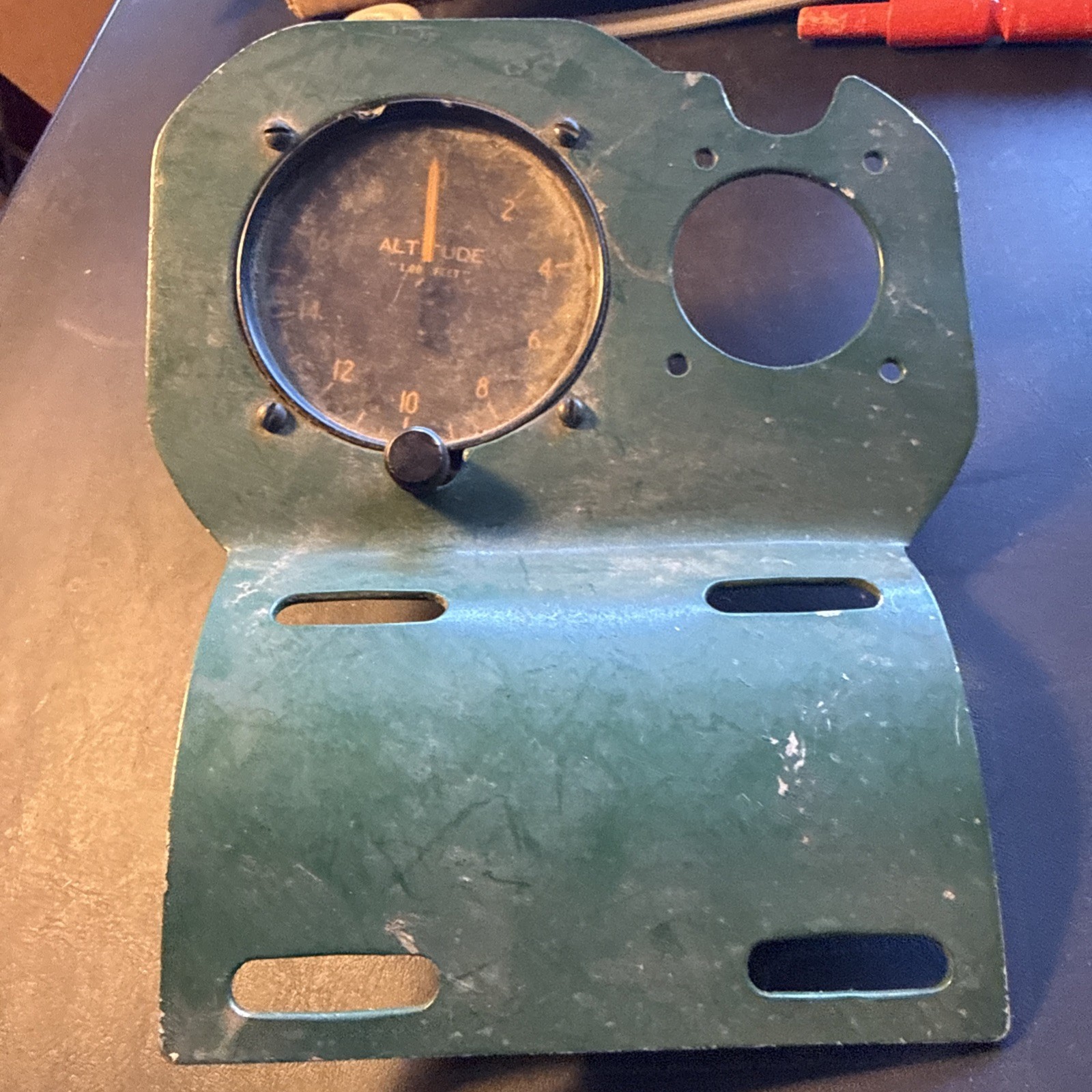 Royal Canadian Air Force RCAF Altimeter in Bakelite Case w bracket STI-1044 WW2