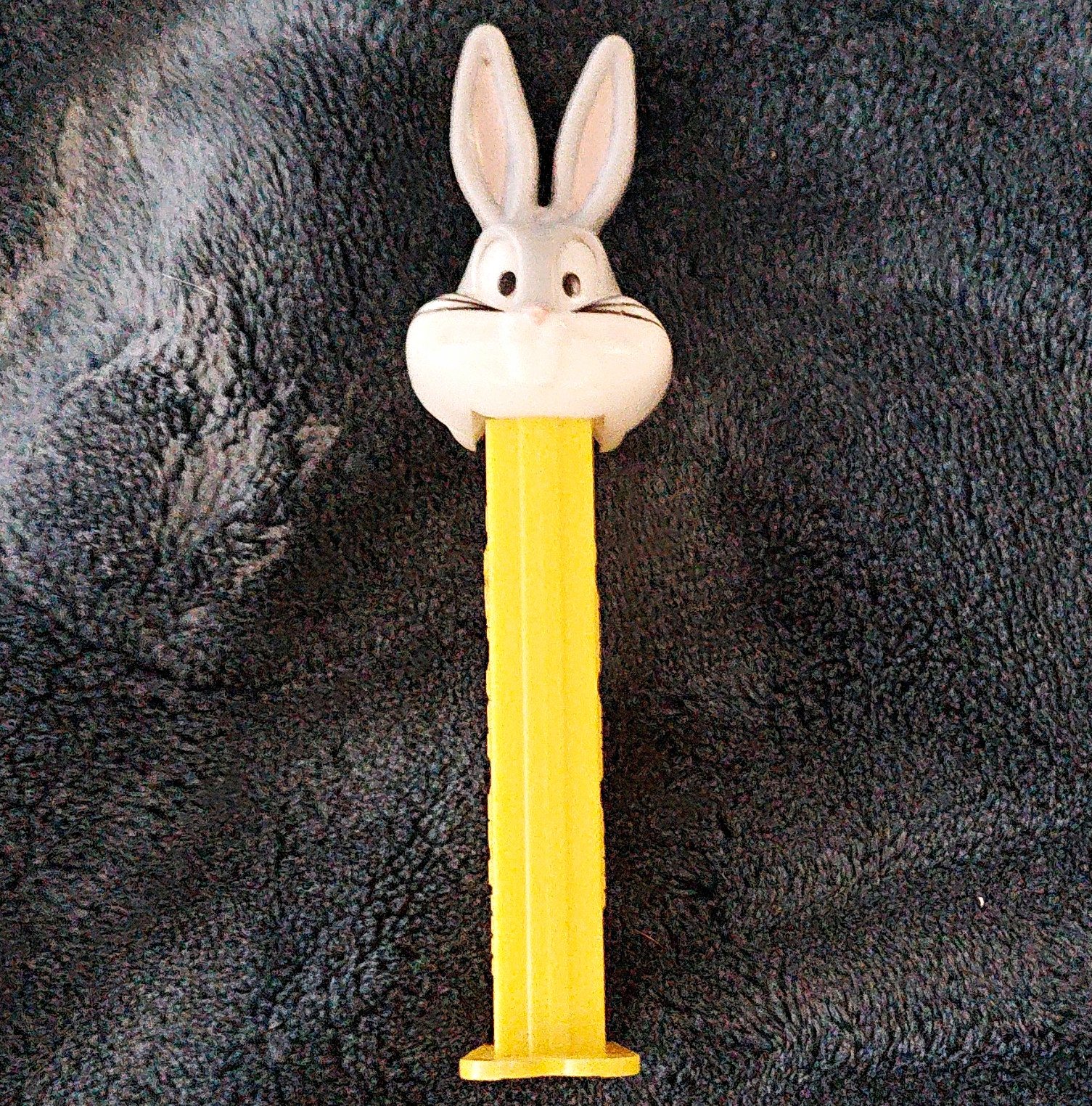 Bugs Bunny Warner Brothers Warner Bros. PEZ Dispenser Yellow Stem