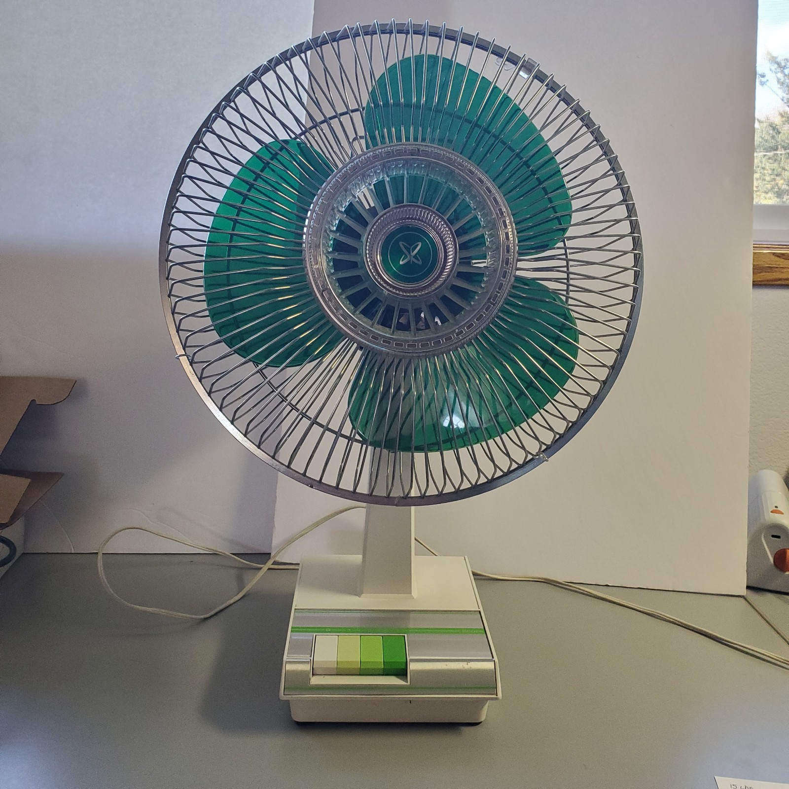 Vintage 1970's Green Lasco Sears tilting Atomic logo fan very rare Works 3 Speed