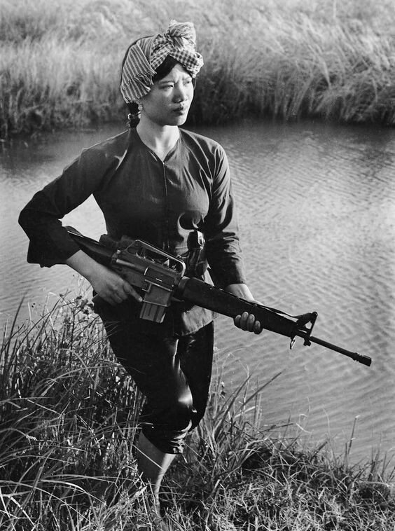 Vietnam  War  Photos --   Female Viet Cong (VC)  ...
