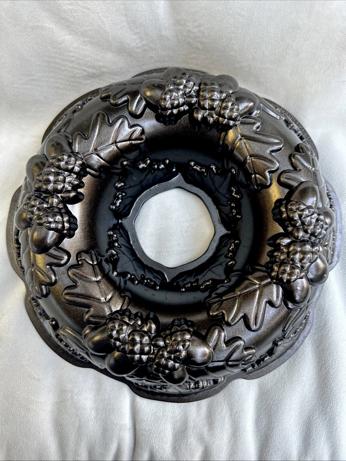Nordic Ware Fall Harvest Bundt Cake Pan, Bronze, Aluminum Cast, 10Cups/2.4Liters