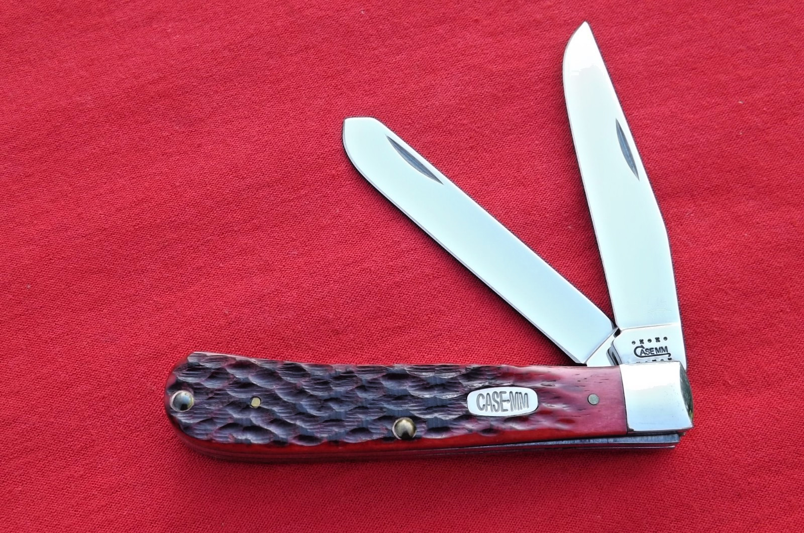 RARE  CASE XX 2000  MM  MILLENIUM  RED BONE TRAPPER KNIFE  ONLY  500 EVER MADE