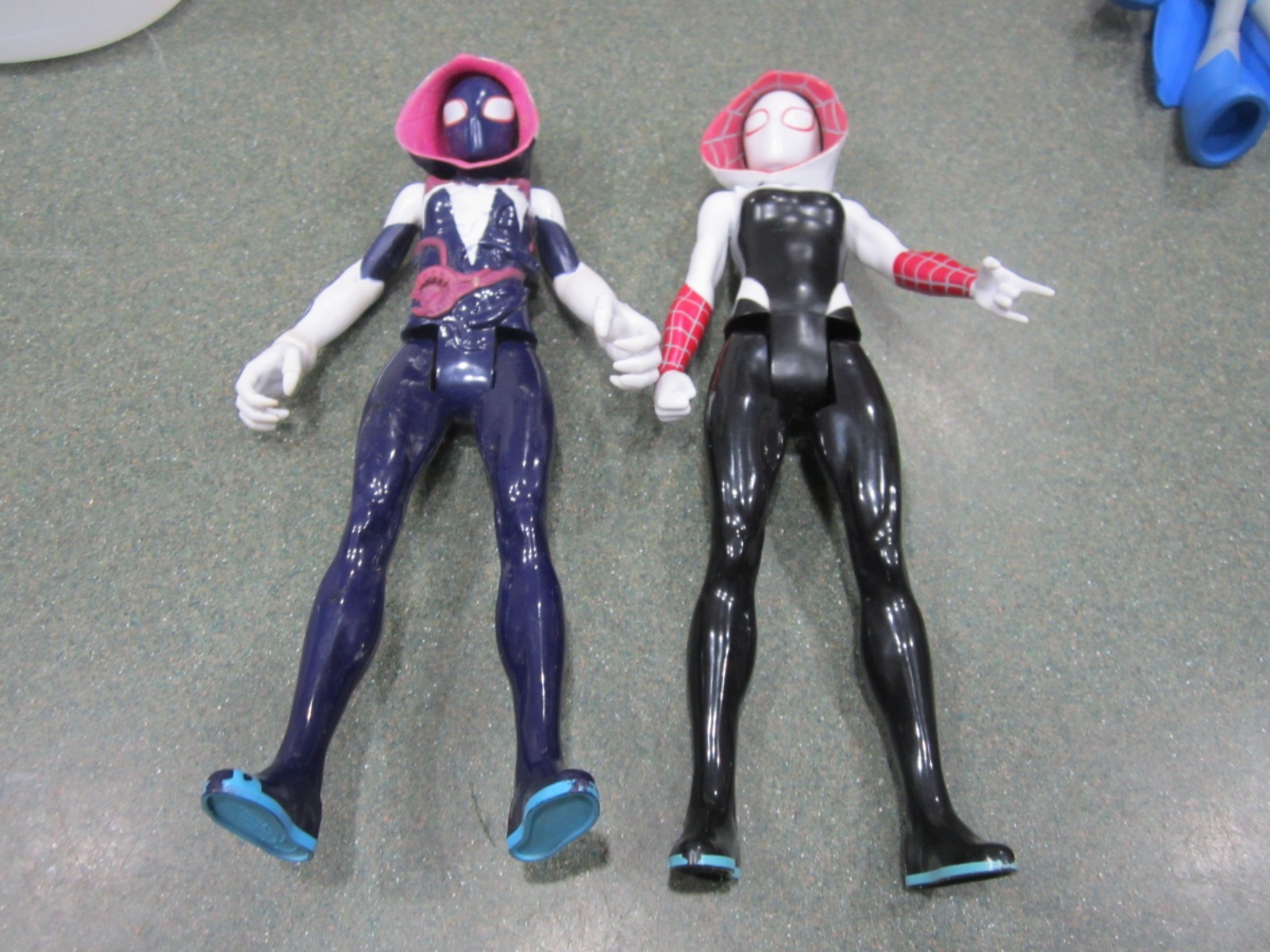 Two Figure Lot - 12