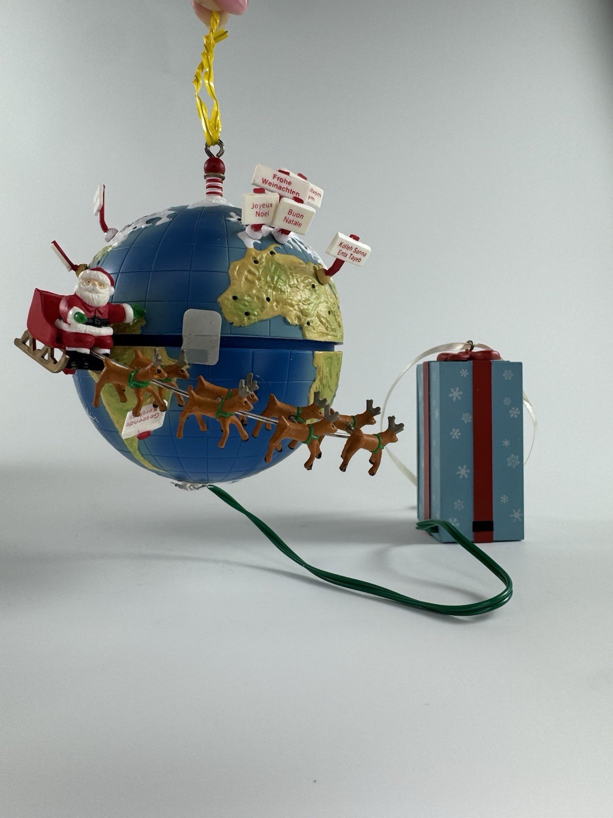 Vtg 1988 Enesco Winter Wonders Around The World Ornament Battery TESTED Org Box