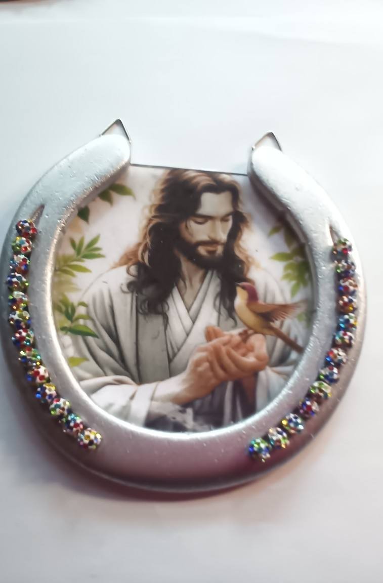 decorated silver horseshoe show casing Jesus in the center