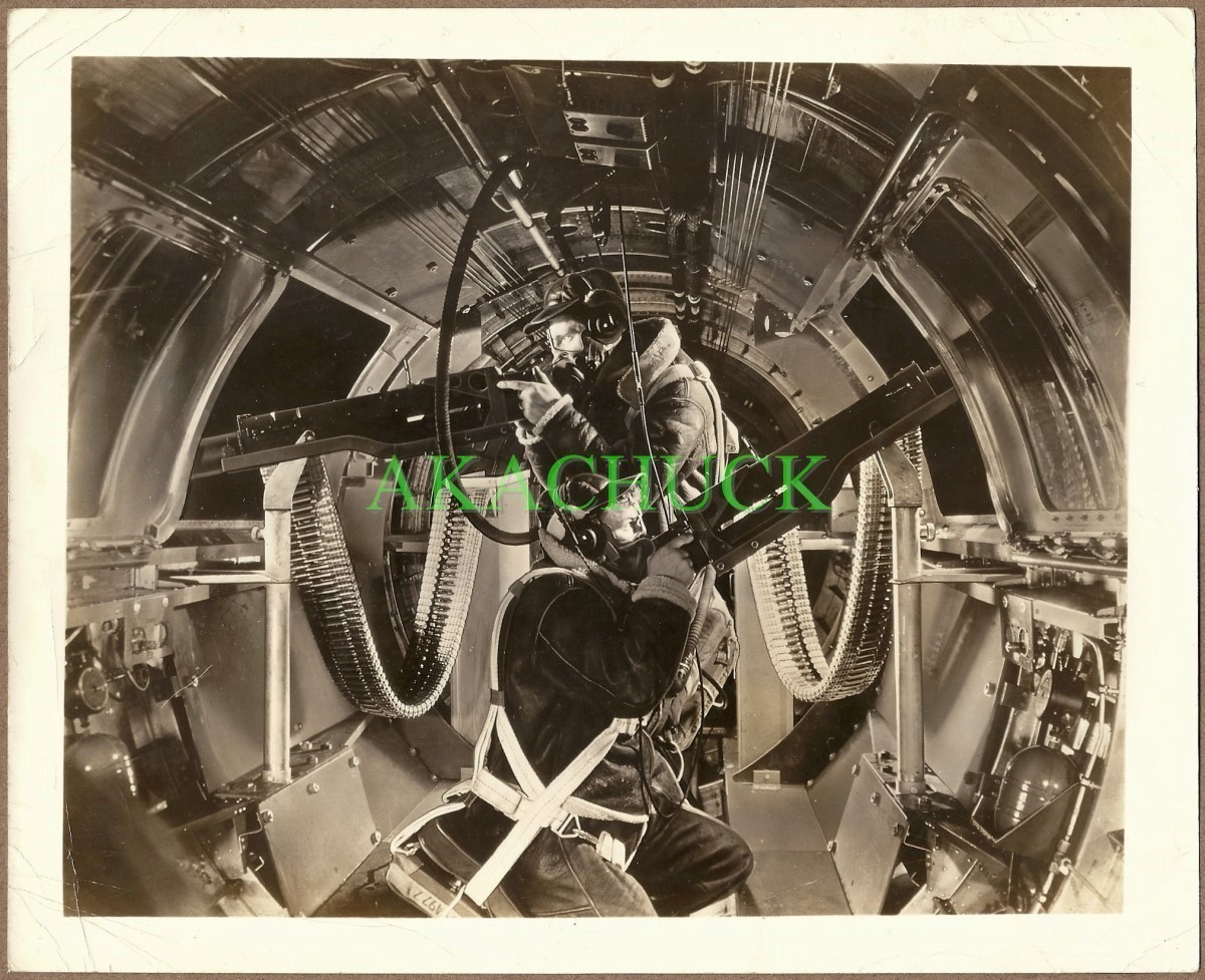 1940s Photo WWII BOEING B17 WAIST GUNNERS Flying Fortress MERIMAN LOS ANGELES
