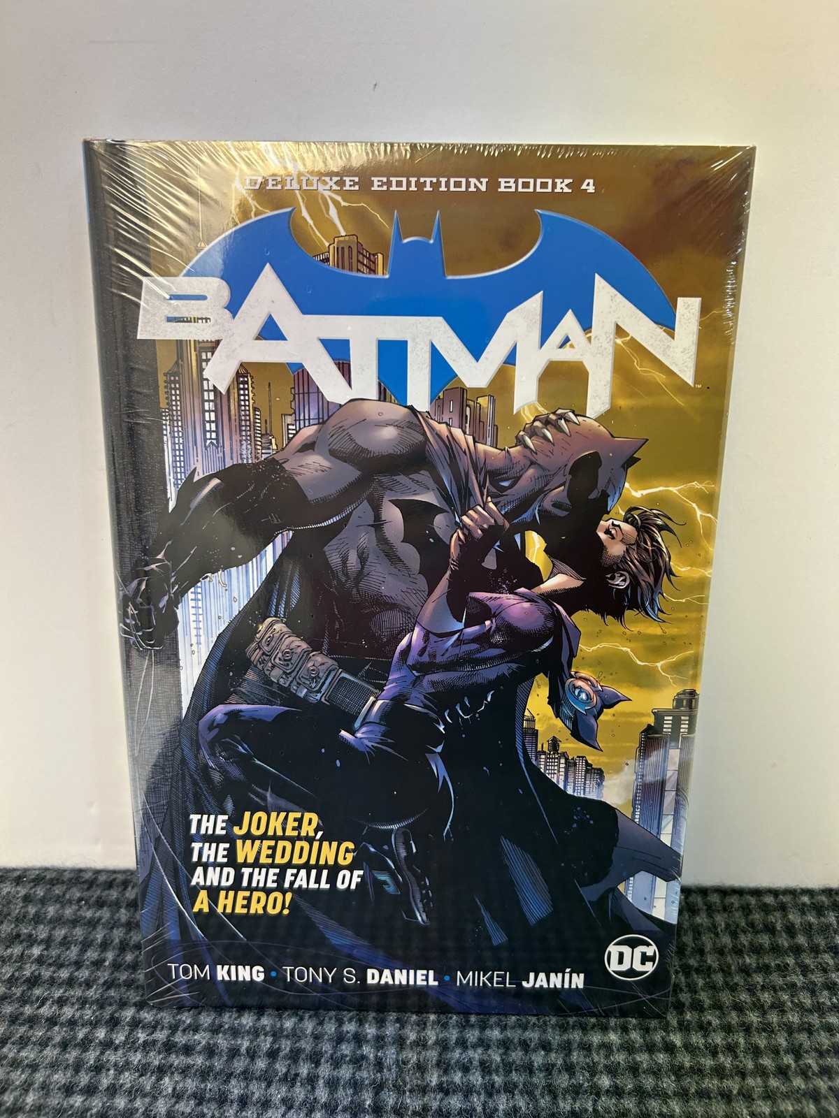 Batman Deluxe Edition Book 4 HC Tom King Tony Daniel Mikel Janin New Sealed DC