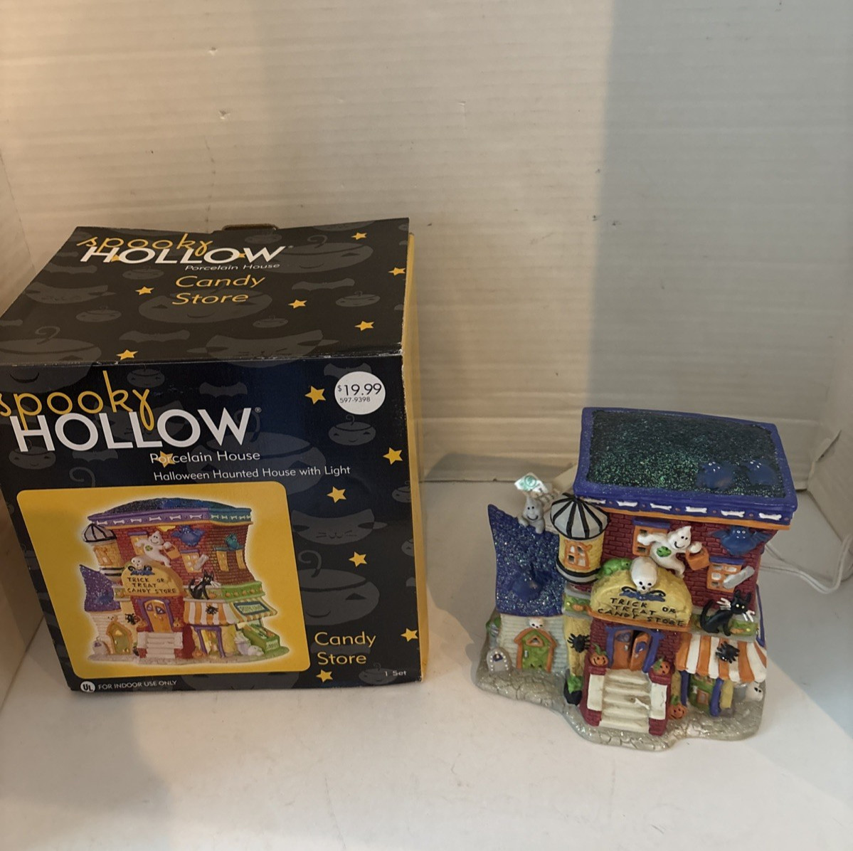 Spooky Hollow Trick Or Treat Candy Store Lighted Village House Lights Up -2002