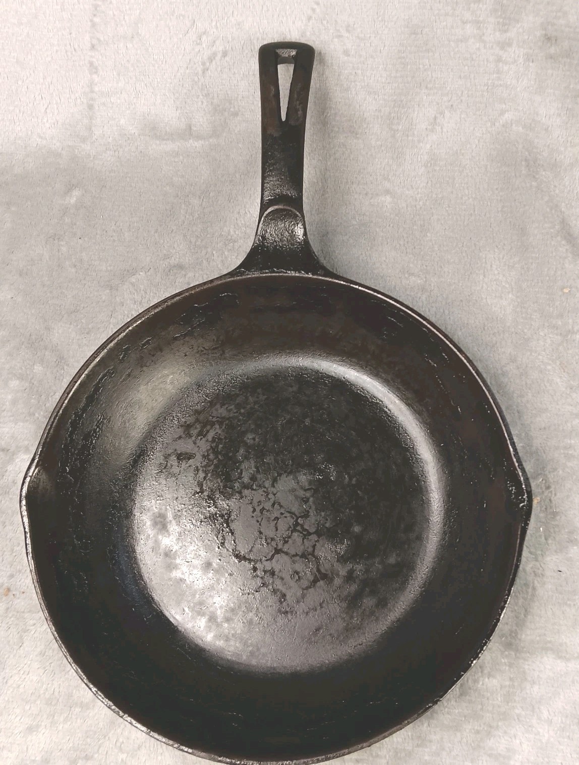 Vintage Wagner Chef Skillet 9 inch Re-seasoned PAN IS WARPED