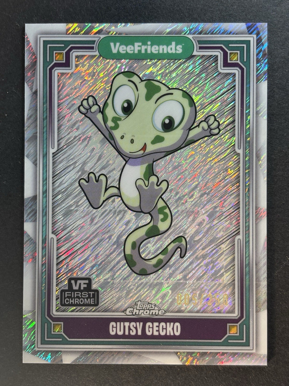 2025 Topps Chrome VeeFriends Gutsy Gecko Shimmer Refractor /250 #36
