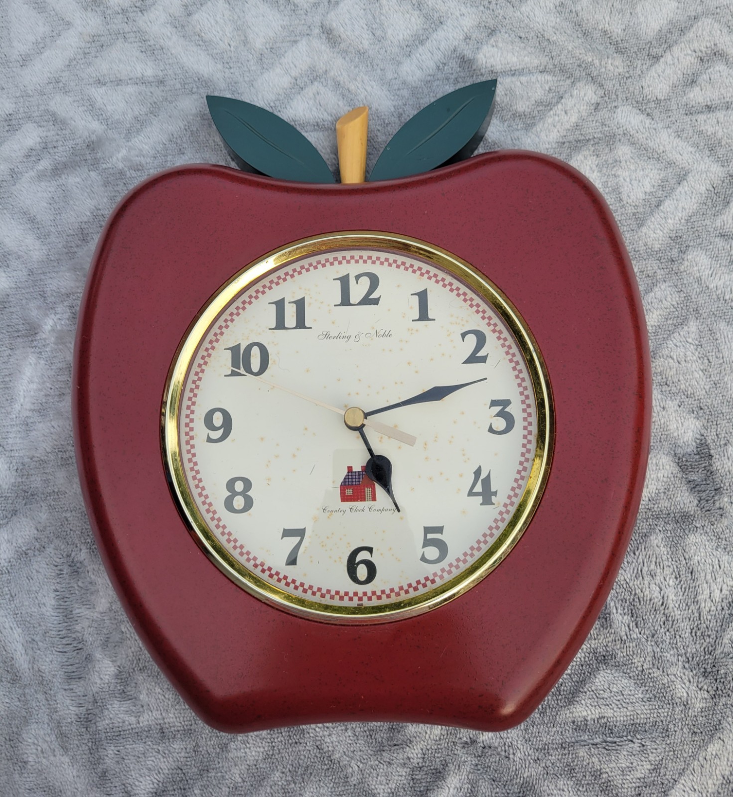 Vintage Sterling and Noble Country Plastic Apple Clock Tested Near Perfect 