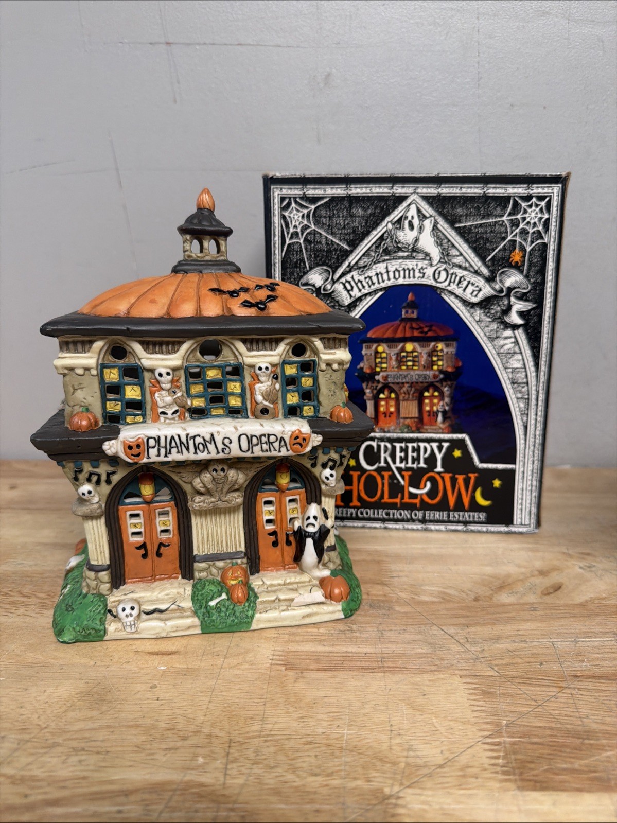 Boxed CREEPY HOLLOW COLLECTION PHANTOM’S OPERA LIGHTED HAUNTED HOUSE