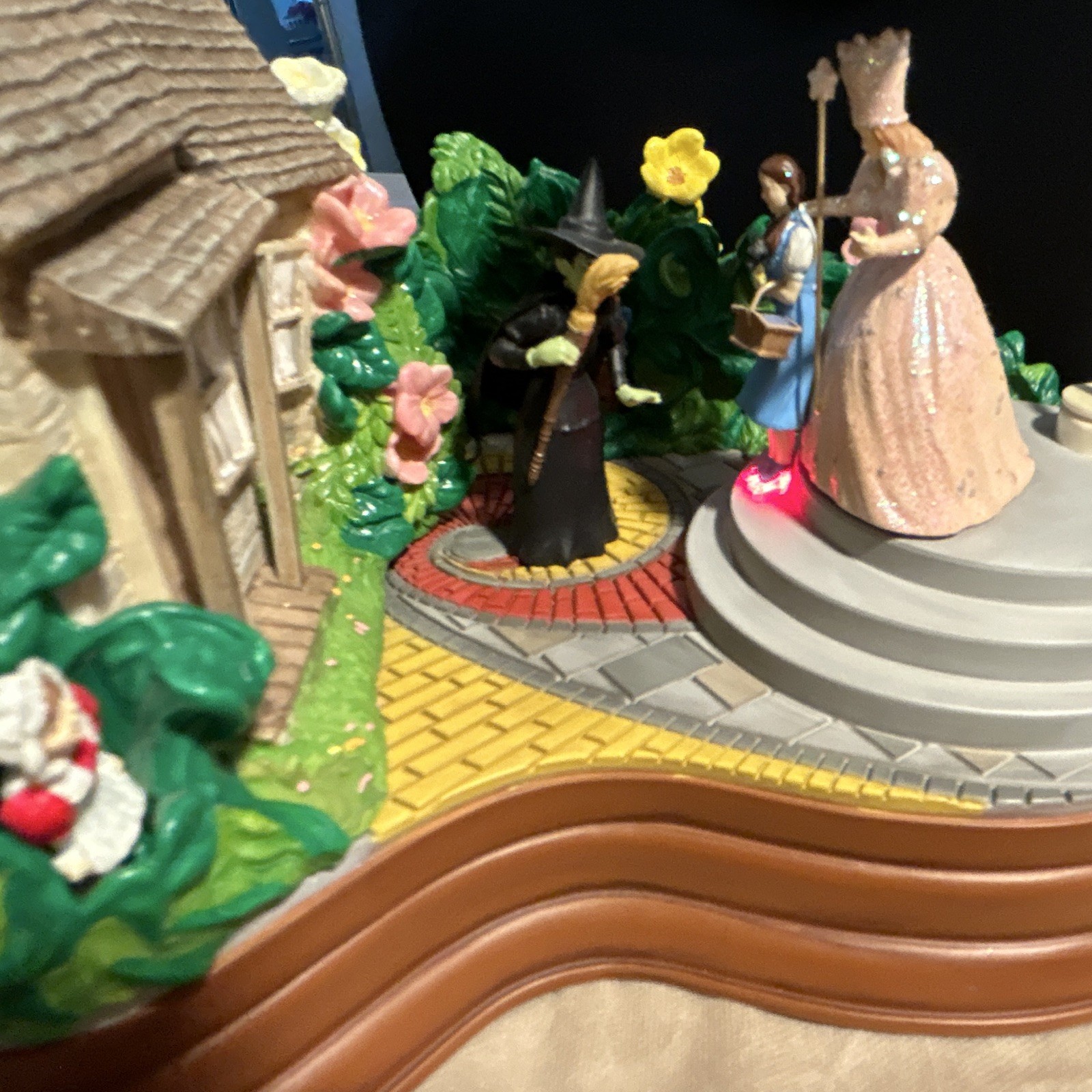 Wizard of Oz Lighted Figurine Scene Musical Box w/ Glinda Dorothy Wicked Witch