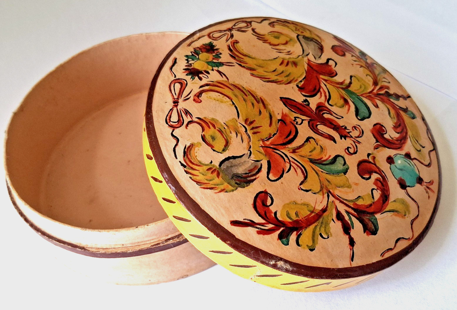Vintage MCM Japanese Hand Painted Coaster Trinket BOX  Fleur-de-Lis PAPER MACHE