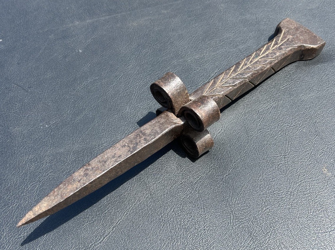 ANTIQUE BLACKSMITH HAND FORGED DENGLESTOCK SCYTHE BLADE SHARPENING ANVIL 14 1/4”