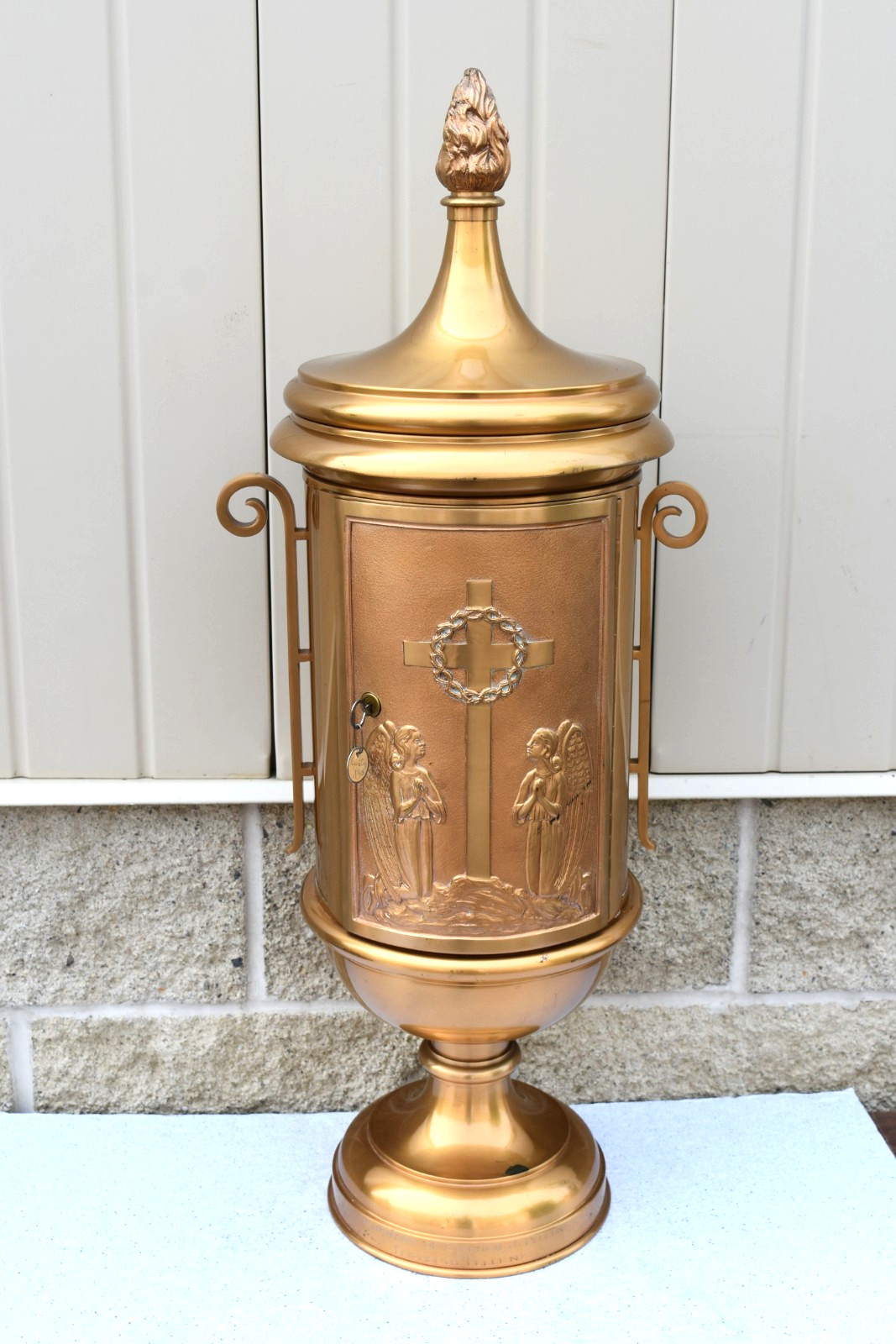 Older Bronze Tabernacle, Holy Thursday Repository /Key, 33