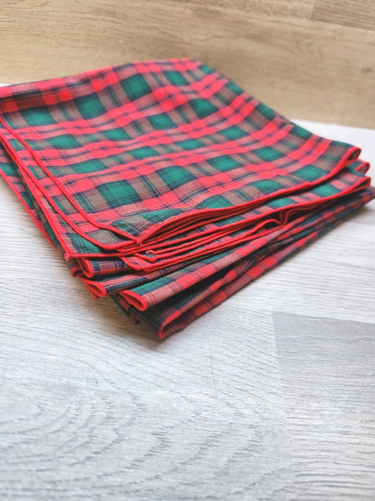 10 Lot VTG Green Red Cloth Napkins Plaid Christmas Seasonal Holiday 17” Sq 