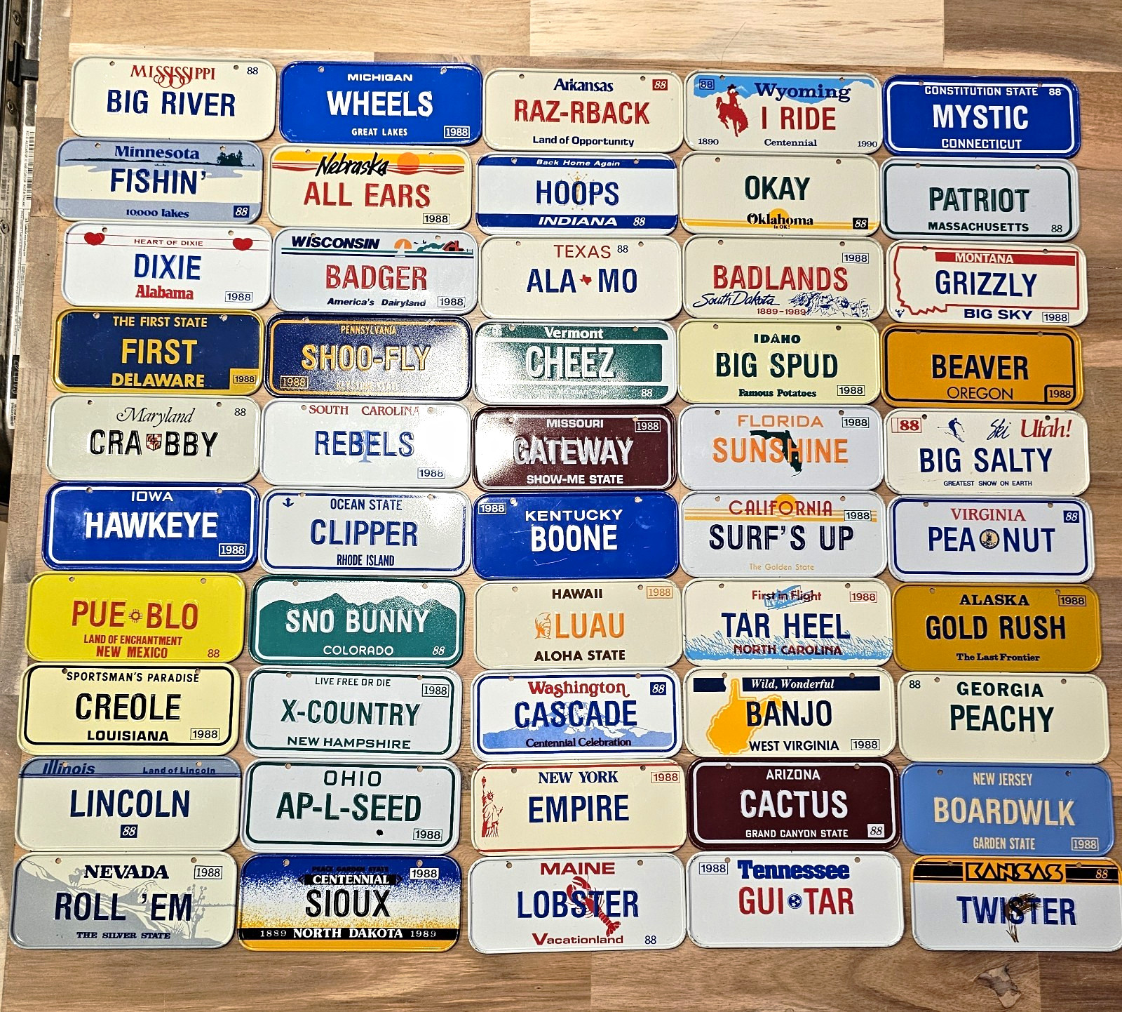1988  Lot US State Souvenir/Nickname License Plates, 50 pcs