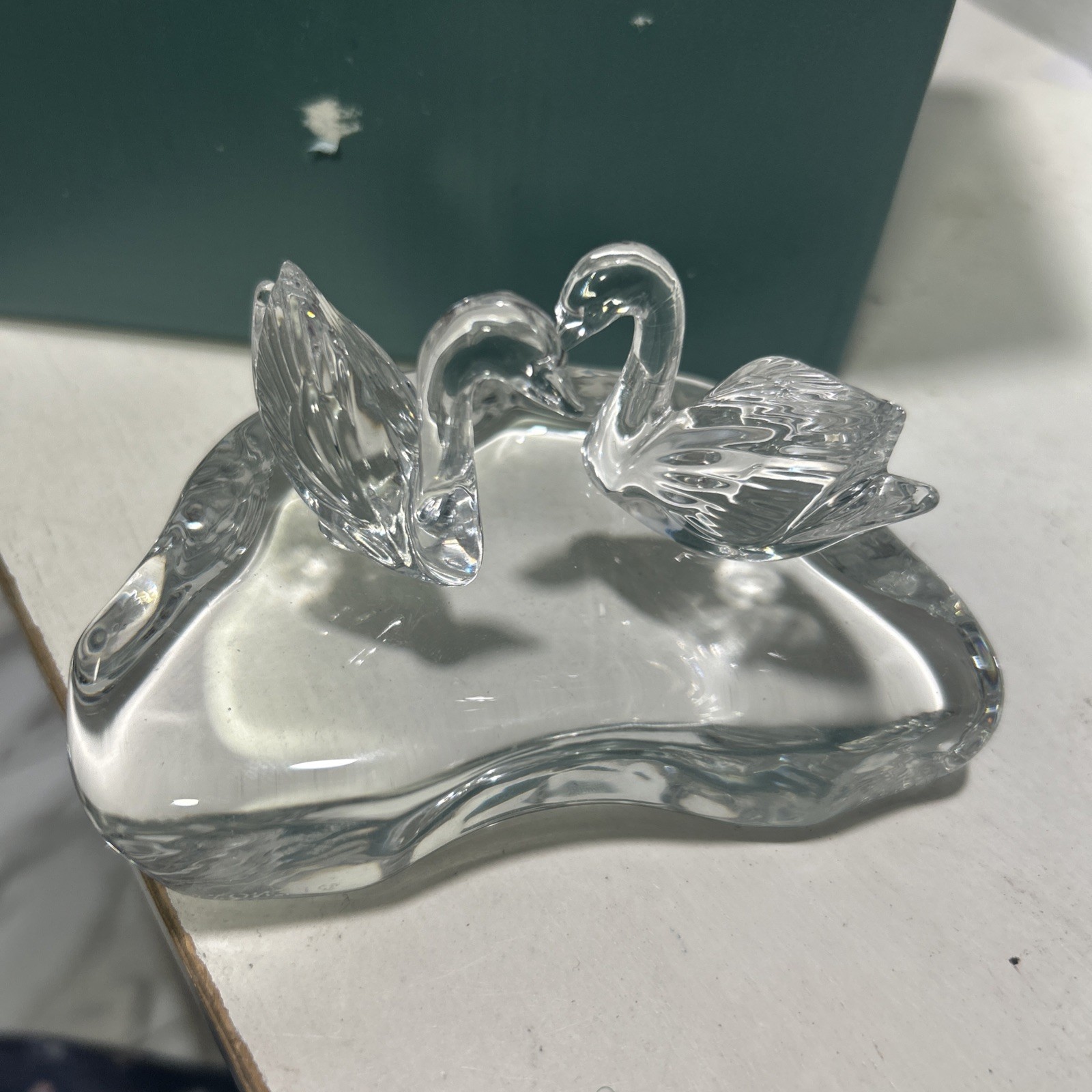 Lenox The Enchanted Swans Crystal Figures With Pond