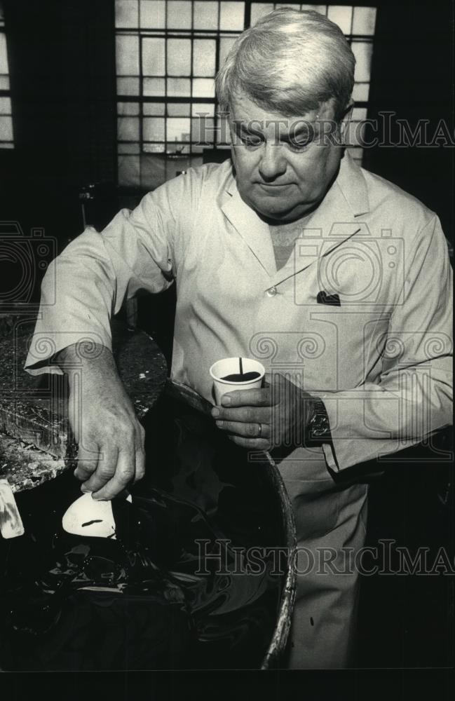 1988 Press Photo Rick Antczak Working at  ZPC Industrial Coatings Inc. Milwaukee