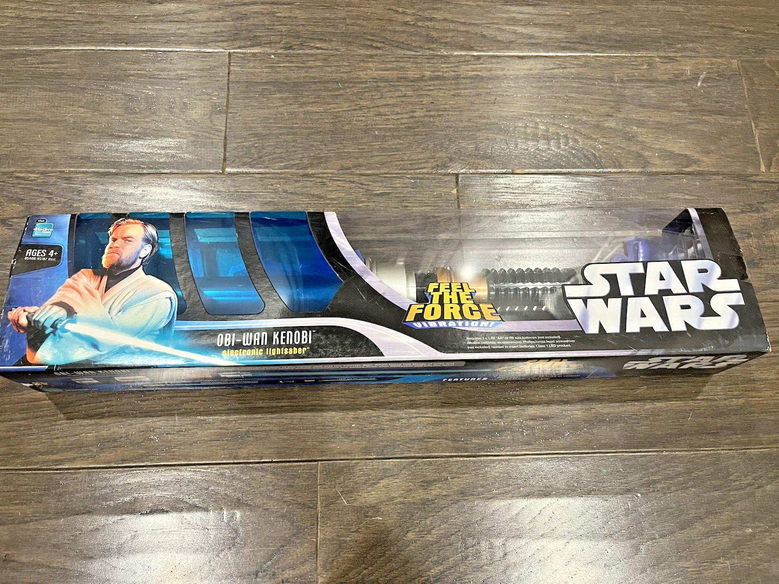 Hasbro Star Wars - OBI-WAN KENOBI LIGHTSABER - Sound Vibrate Glow - 2005 - NEW
