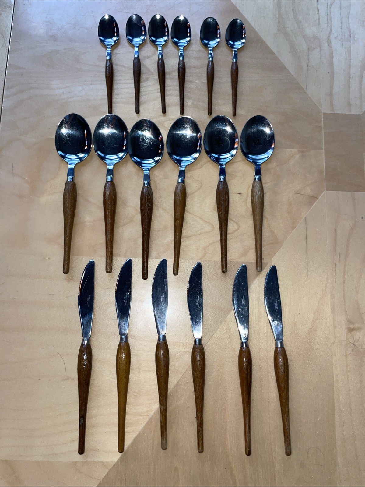 Vintage Lot 18 Pcs MCM Empire Wood Handled Flatware Dinner Knives Tablespoons ++