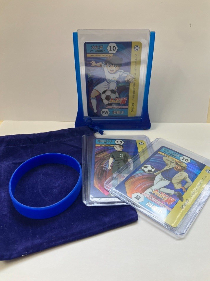 Captain Tsubasa cards (3) + card holder with velvet bag + bracelet to gift