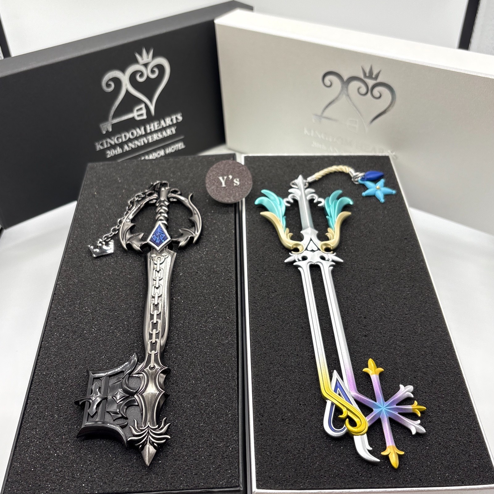 Kingdom Hearts Disney Hotel Keyblade Room Key Set Oblivion Oathkeeper Age 12+