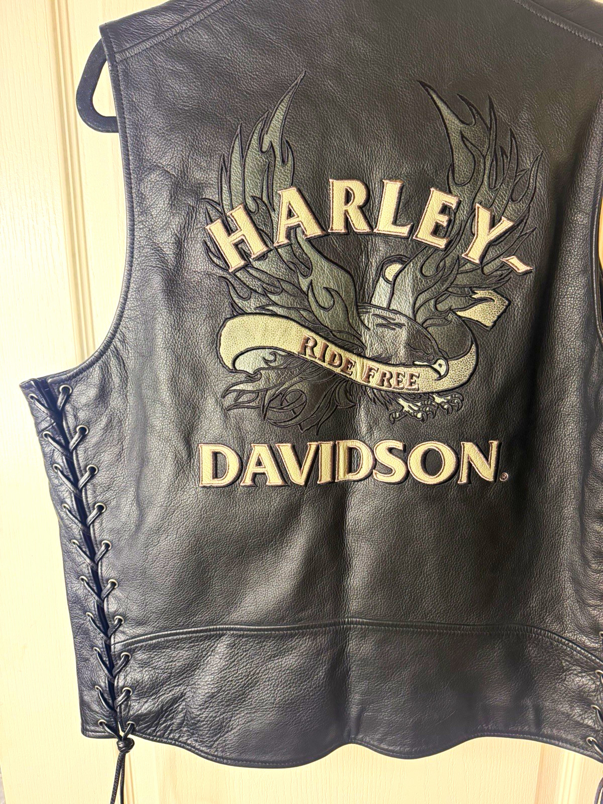 Vintage Harley-Davidson Motorcycles Ride Free Black Leather Vest Back Patch M