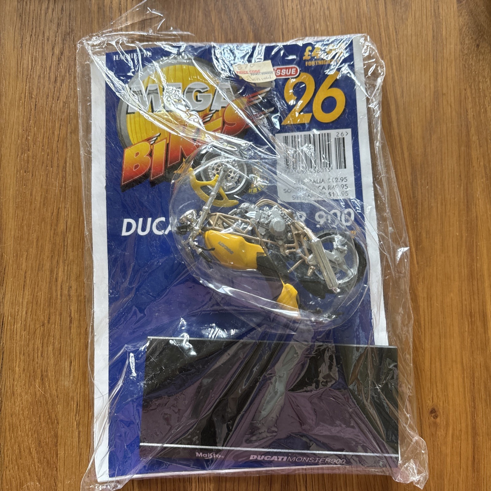Issue 26 Hachette Mega Bikes DUCATI Monster 900 die cast 1:18 model New/Sealed 