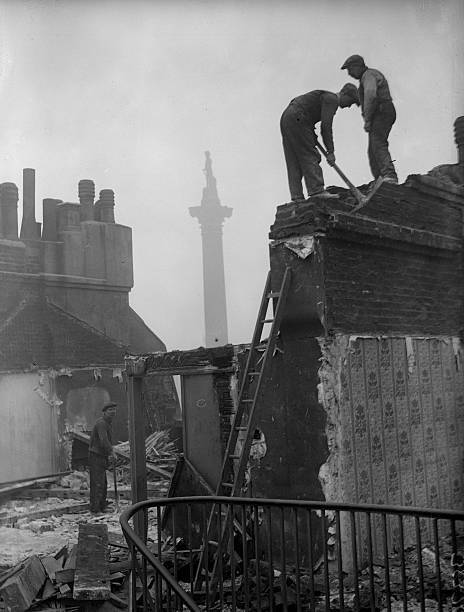 Workmen demolish Morley's Hotel in Trafalgar Square 1931 OLD PHOTO