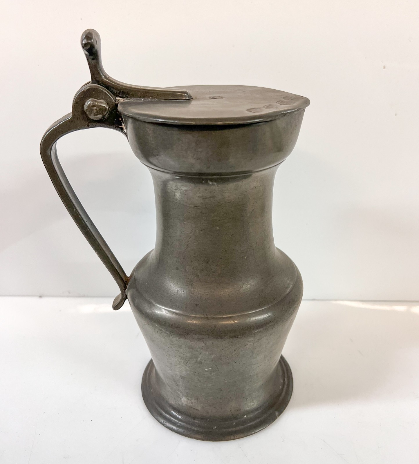 18th-century English pewter double-belly tankard