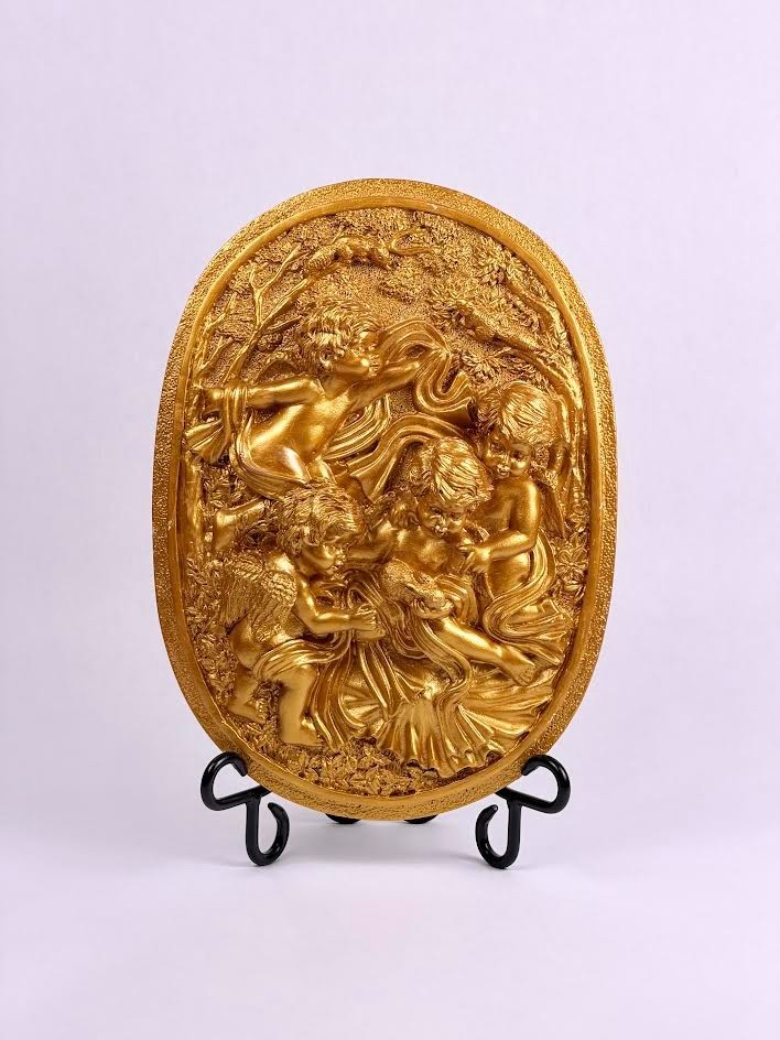 Vintage 1980s Decorative Oval Resin Plaque Depicting Putti