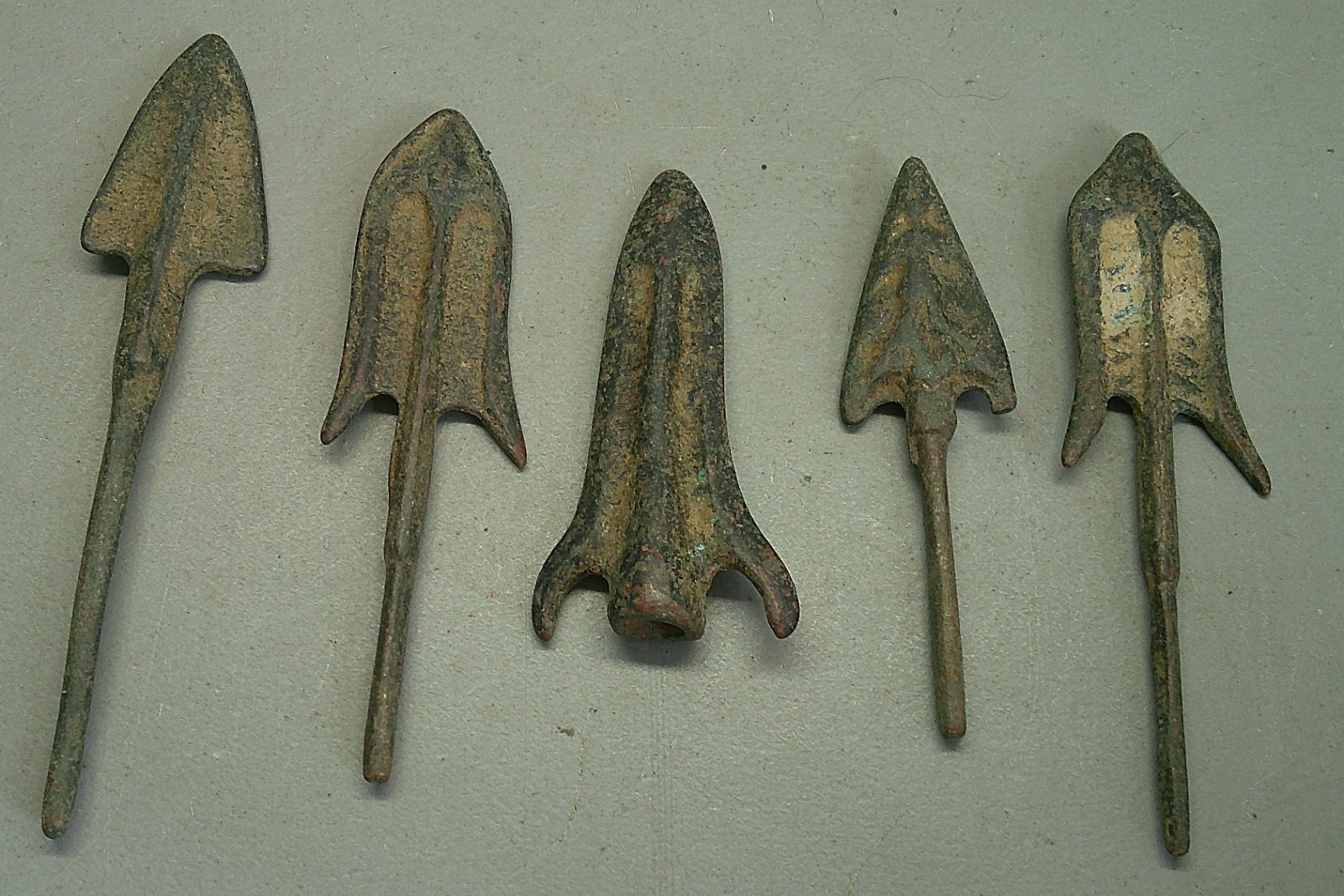 ANCIENT VIKING BRONZE ARROWHEADS LOT OF 5 SUPERB BATTLE RELICS CA 1050AD