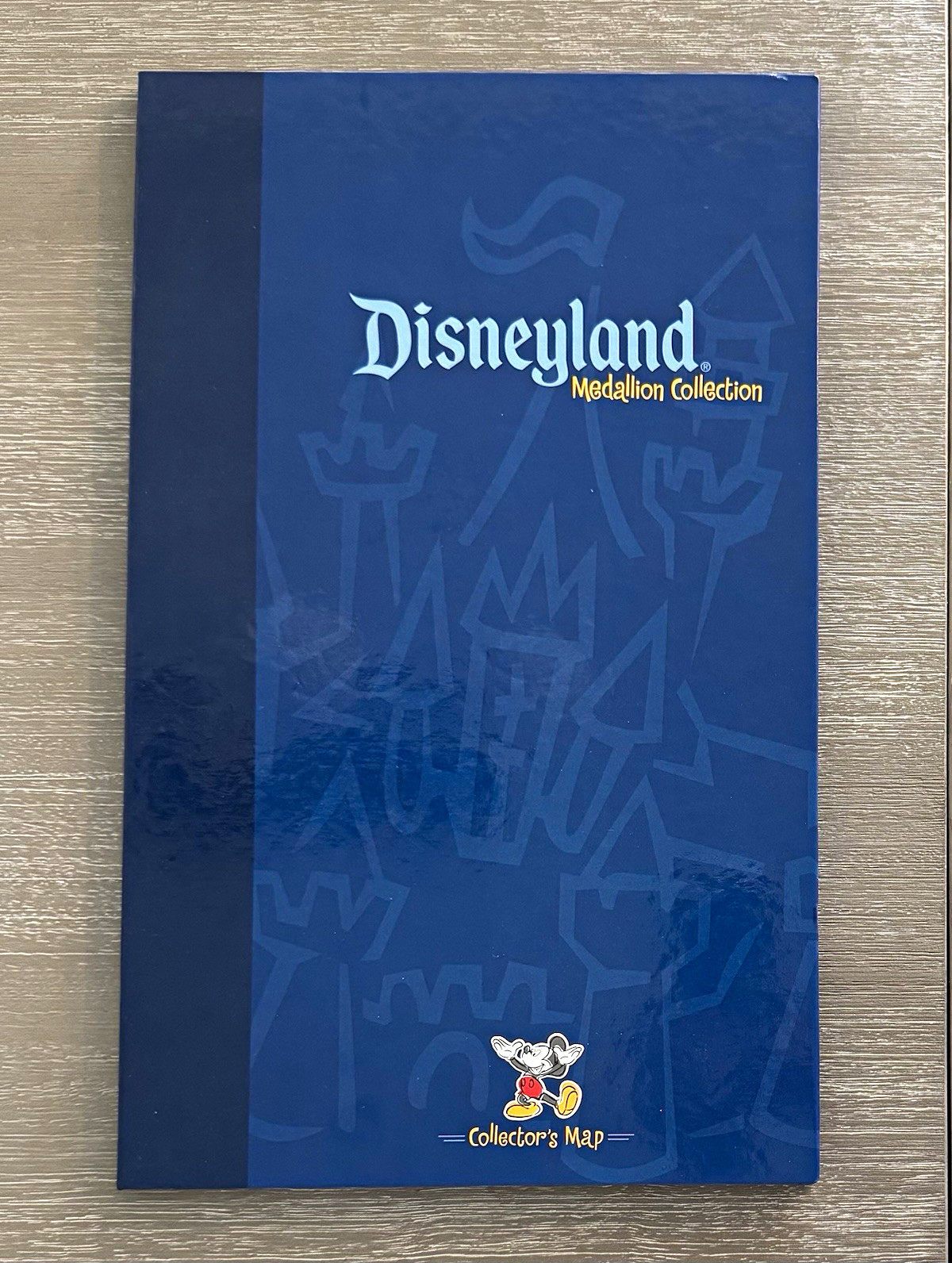 Rare Disneyland 2001 Collectors Map with complete set of 21 Medallions