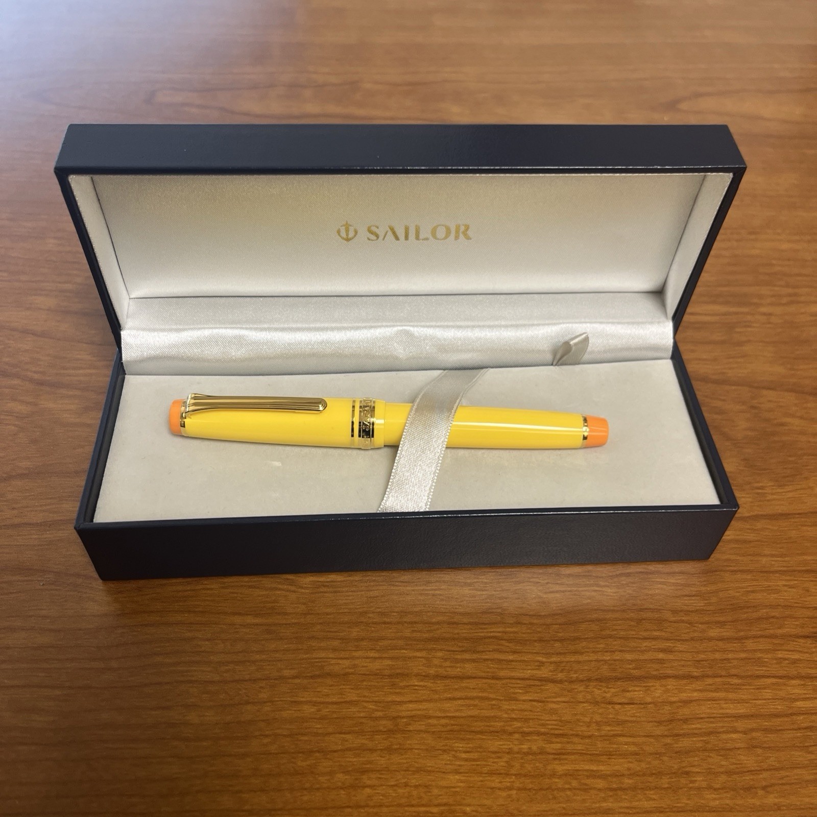 Sailor Professional Gear Slim Yellow Line Friends Sally Fountain Pen New Open