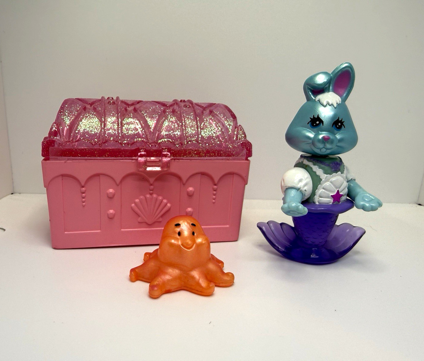 Vintage 1990 Littlest Pet Shop Kissing Sea Bunny PlaySet: Missing Mirror + Crown