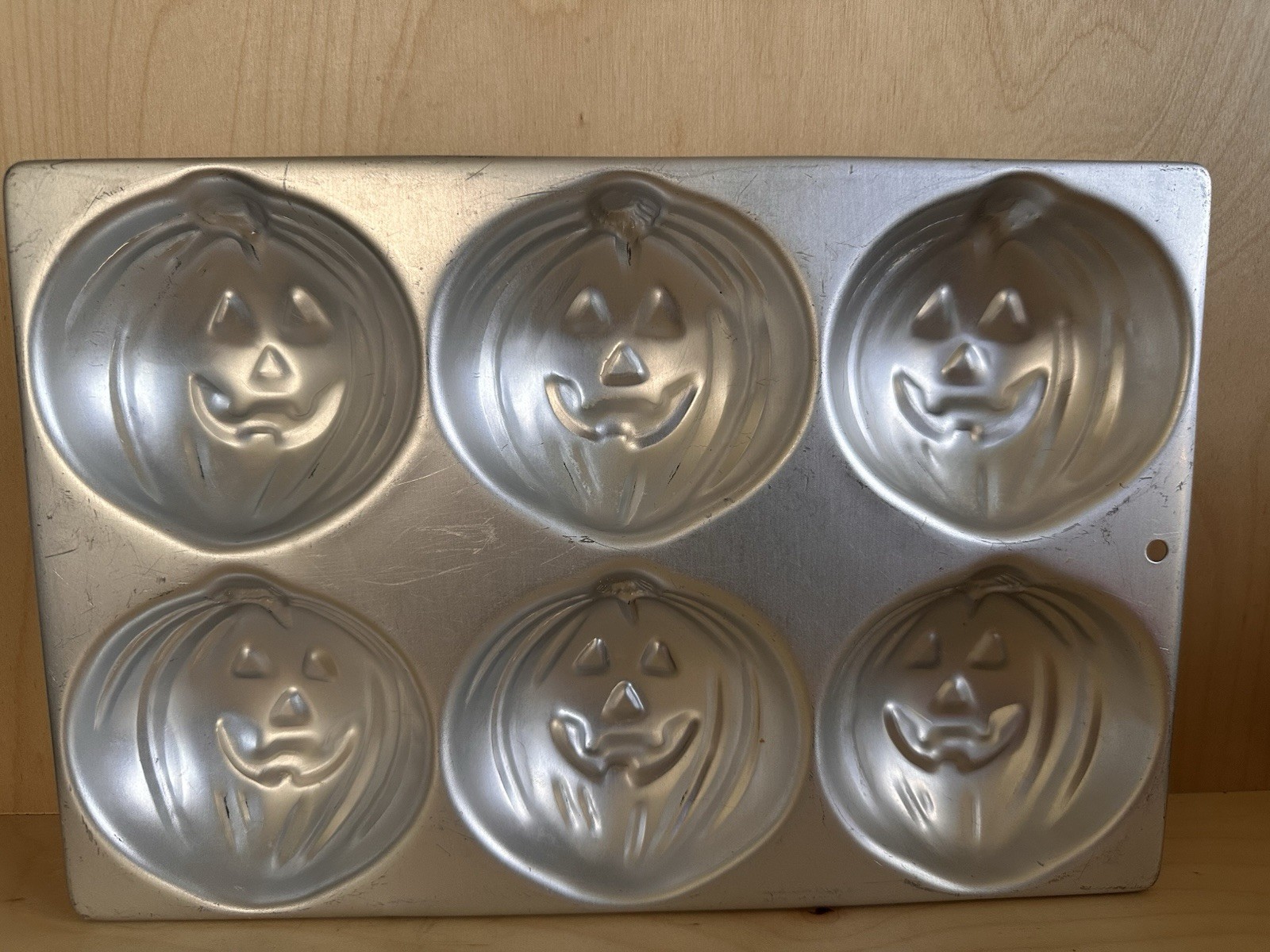 Vintage 1983 Wilton Jack O Lantern Pumpkin Cake Pan 6 Mold Halloween 508-1040