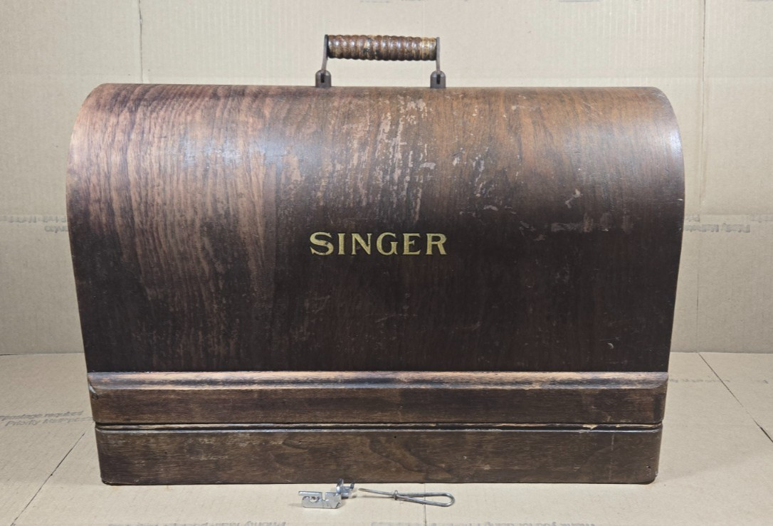 1936 Singer model 28 Hand Crank Sewing Machine Victorian Decal Set BentWood Case